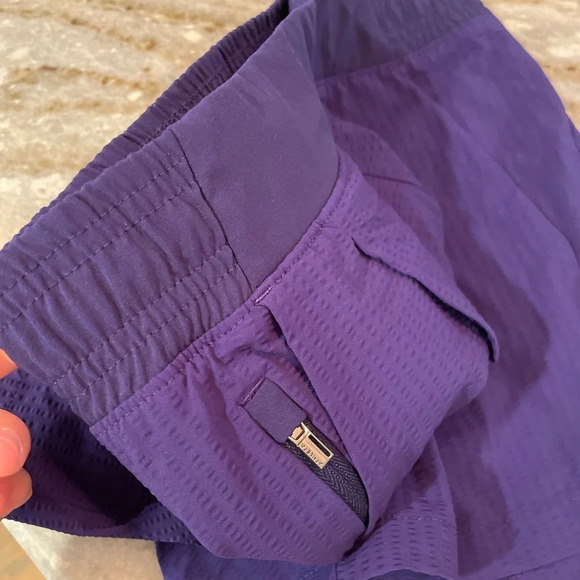 Athleta Summer 2020 Textured Brooklyn Athletic Running Shorts #566692 - Picture 4 of 8